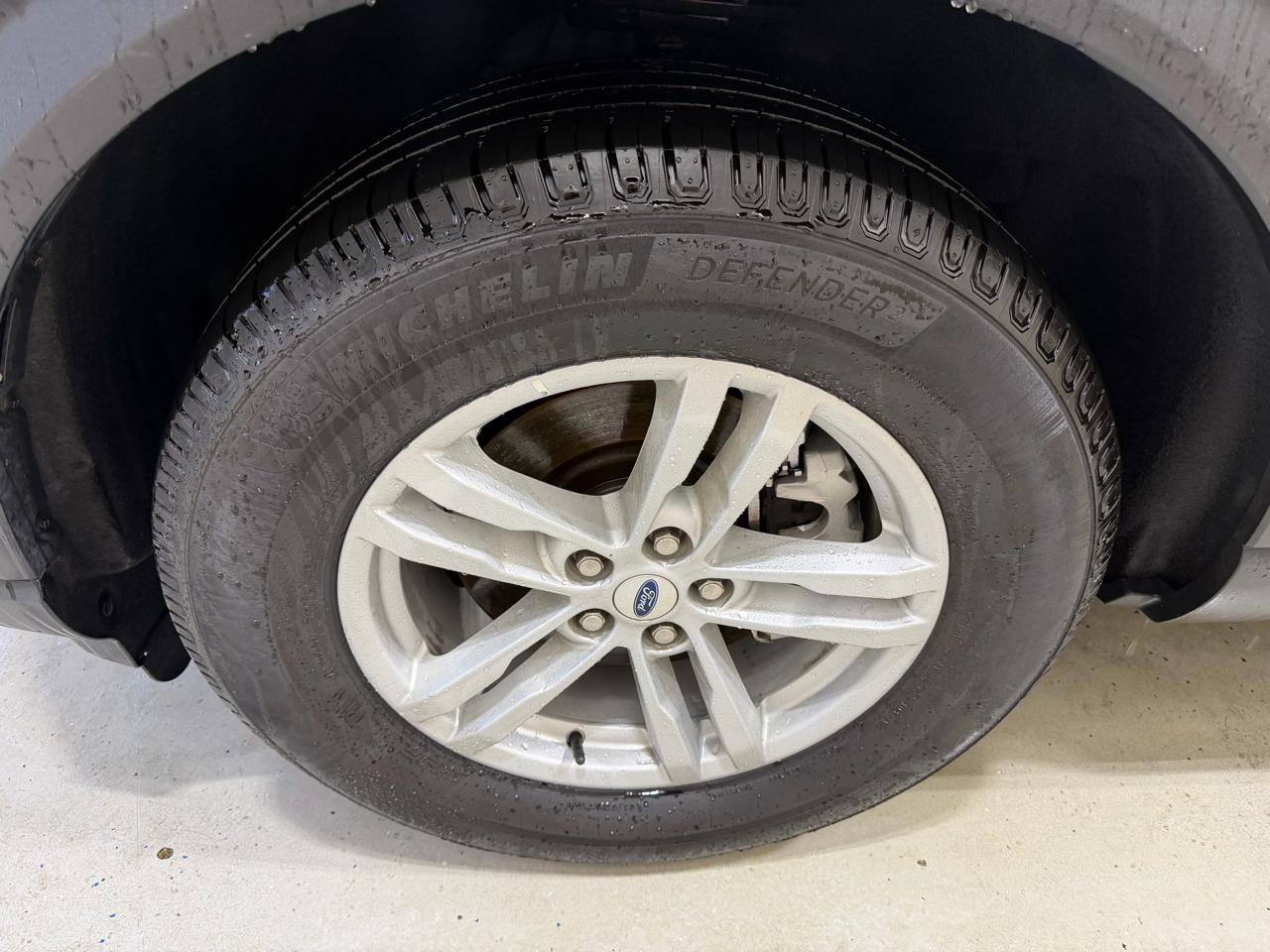 Ford Explorer Base 4WD 2023