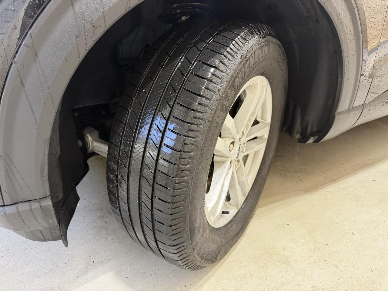 Ford Explorer Base 4WD 2023