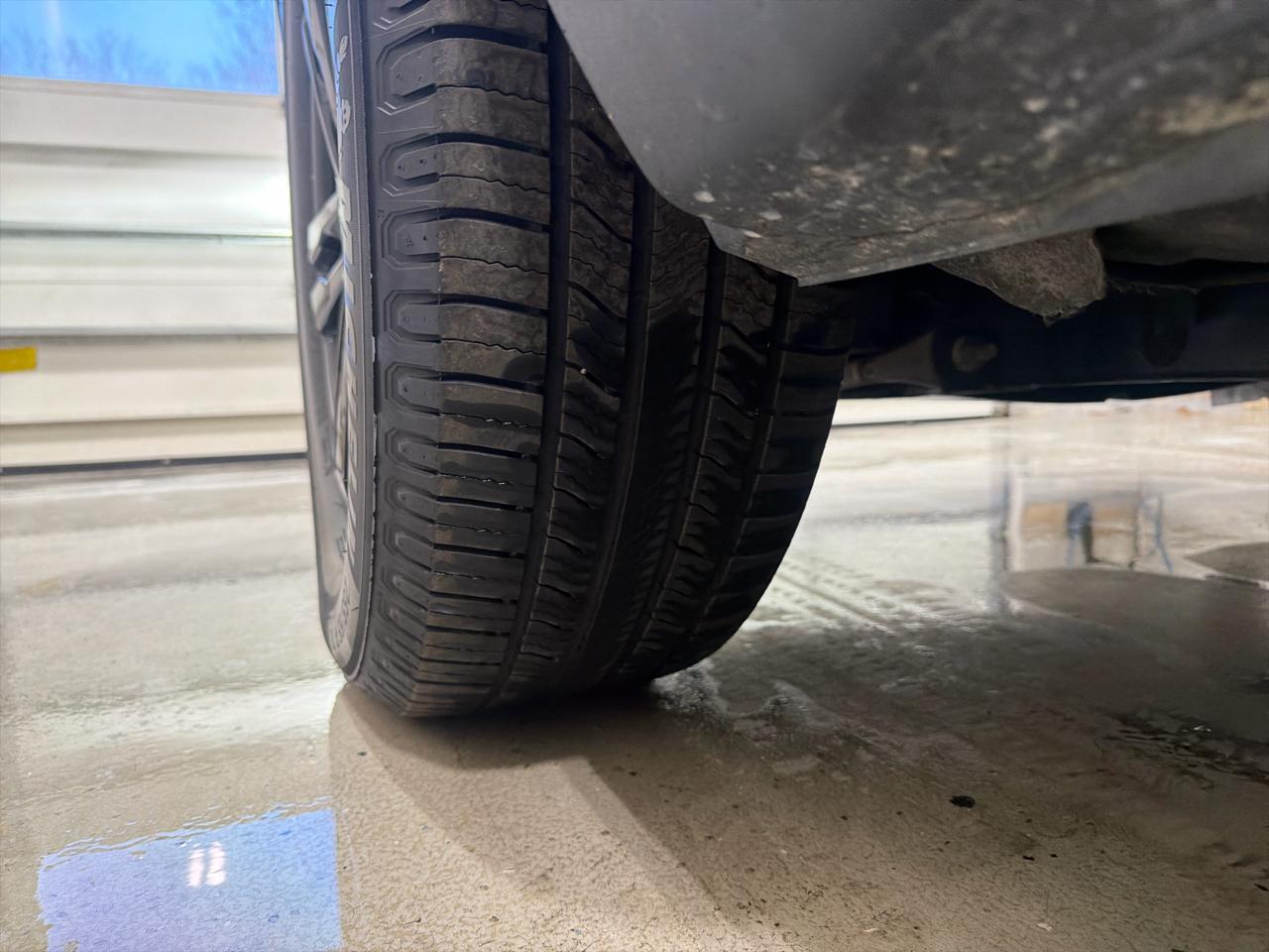 Ford Explorer Base 4WD 2023