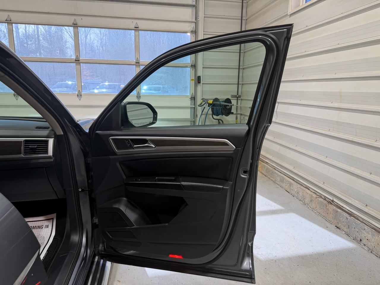 Volkswagen Atlas 3.6L V6 SE w/Technology FWD 2019