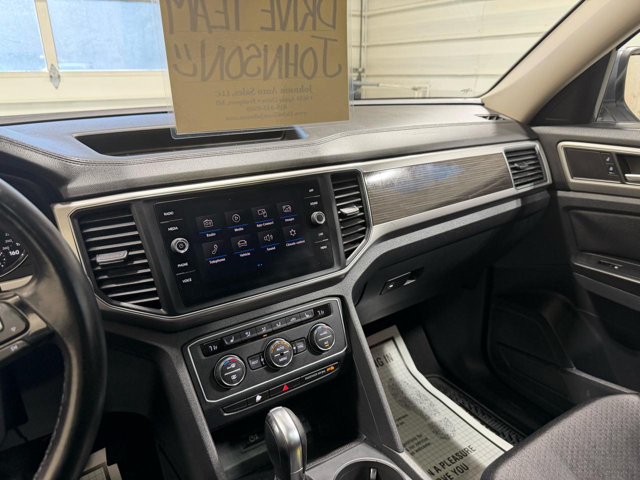 Volkswagen Atlas 3.6L V6 SE w/Technology FWD 2019