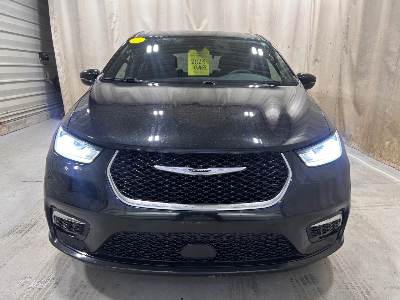 Chrysler Pacifica Touring FWD 2023