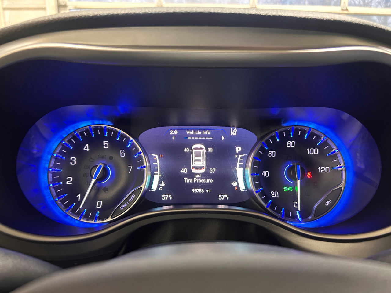 Chrysler Pacifica Touring FWD 2023