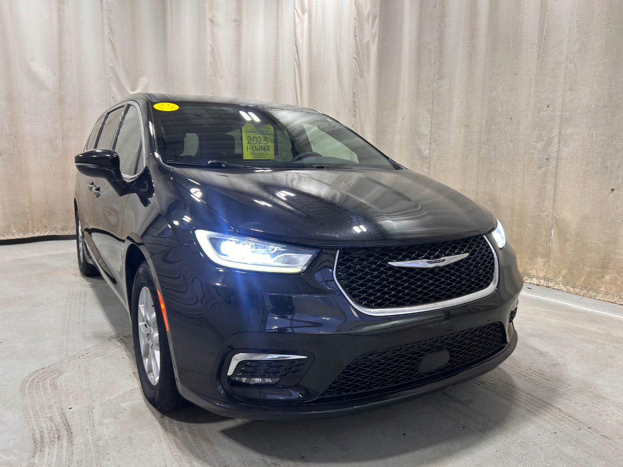 Chrysler Pacifica Touring FWD 2023