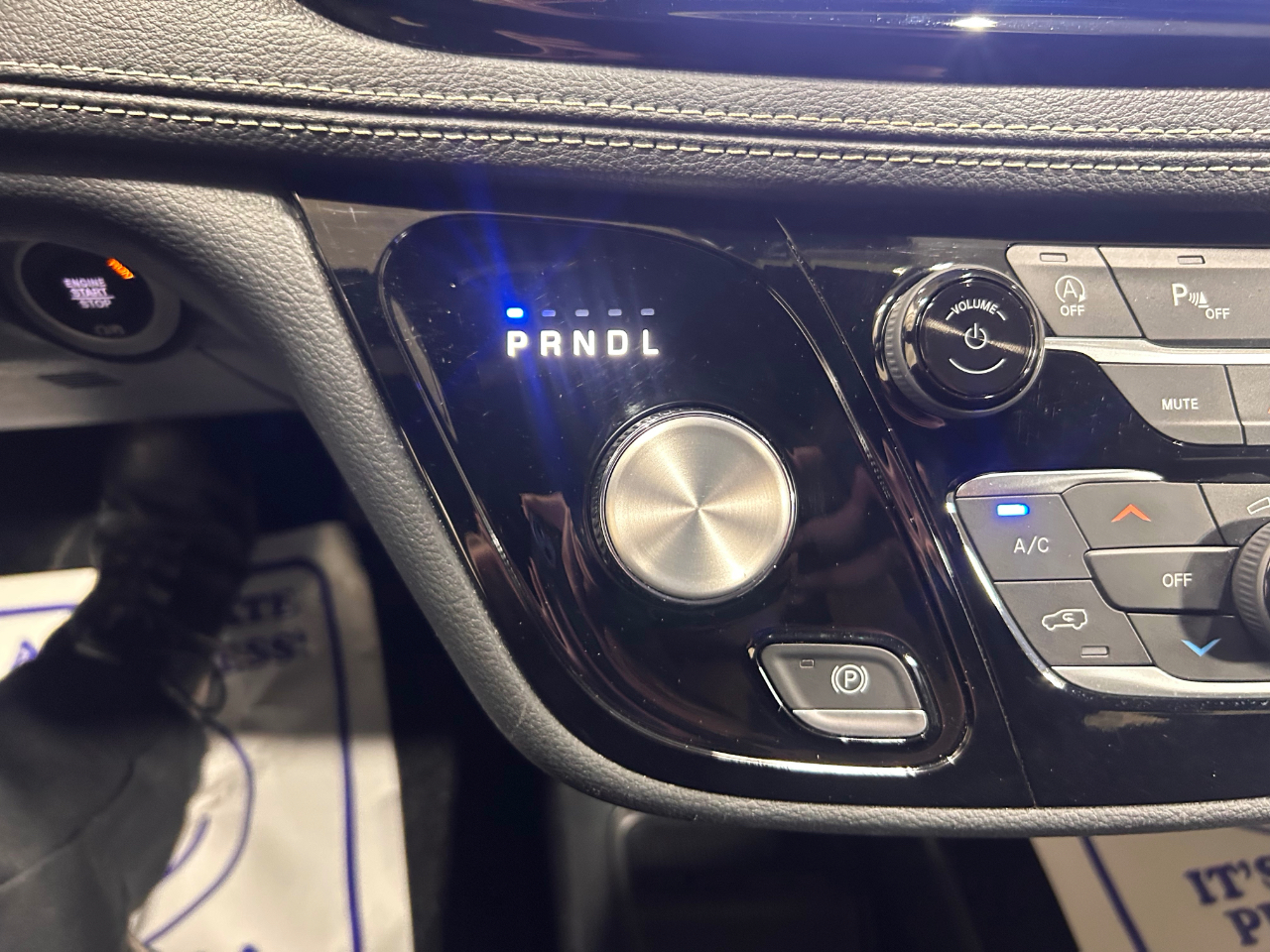 Chrysler Pacifica Touring FWD 2023