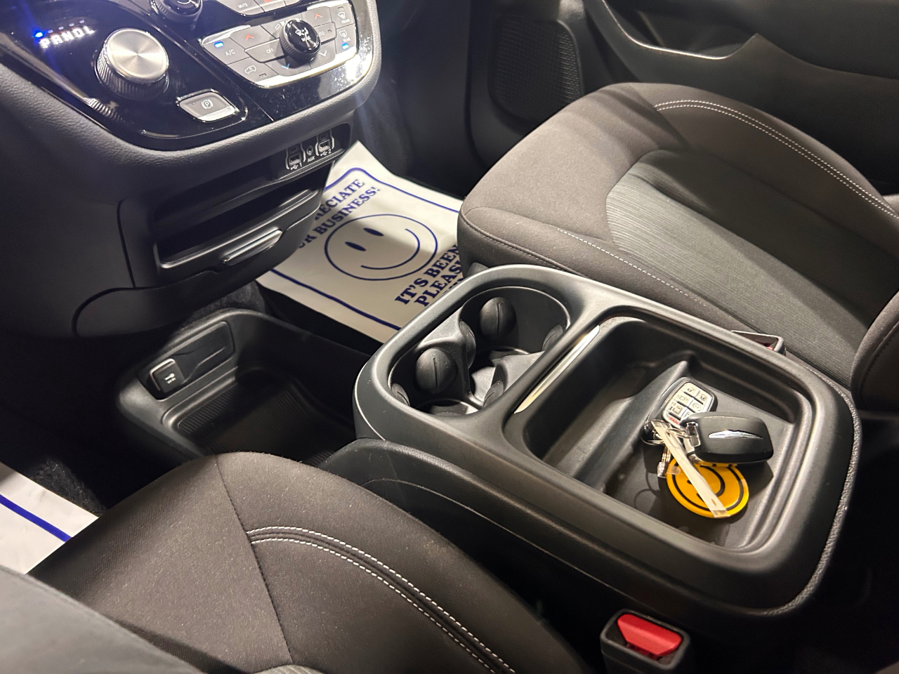 Chrysler Pacifica Touring FWD 2023