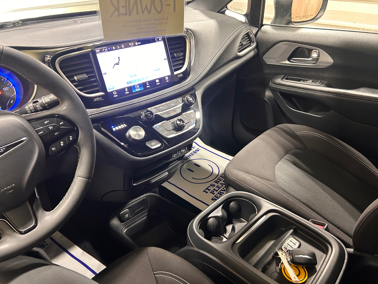 Chrysler Pacifica Touring FWD 2023