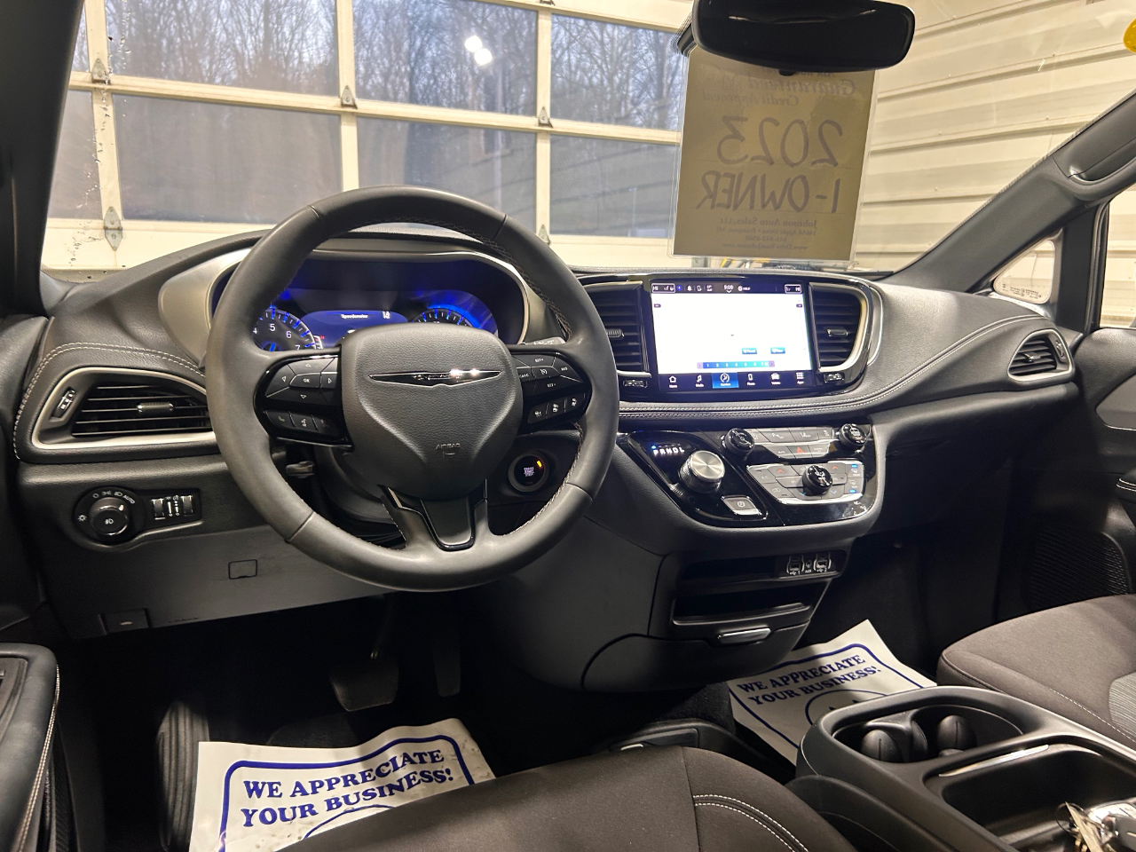 Chrysler Pacifica Touring FWD 2023