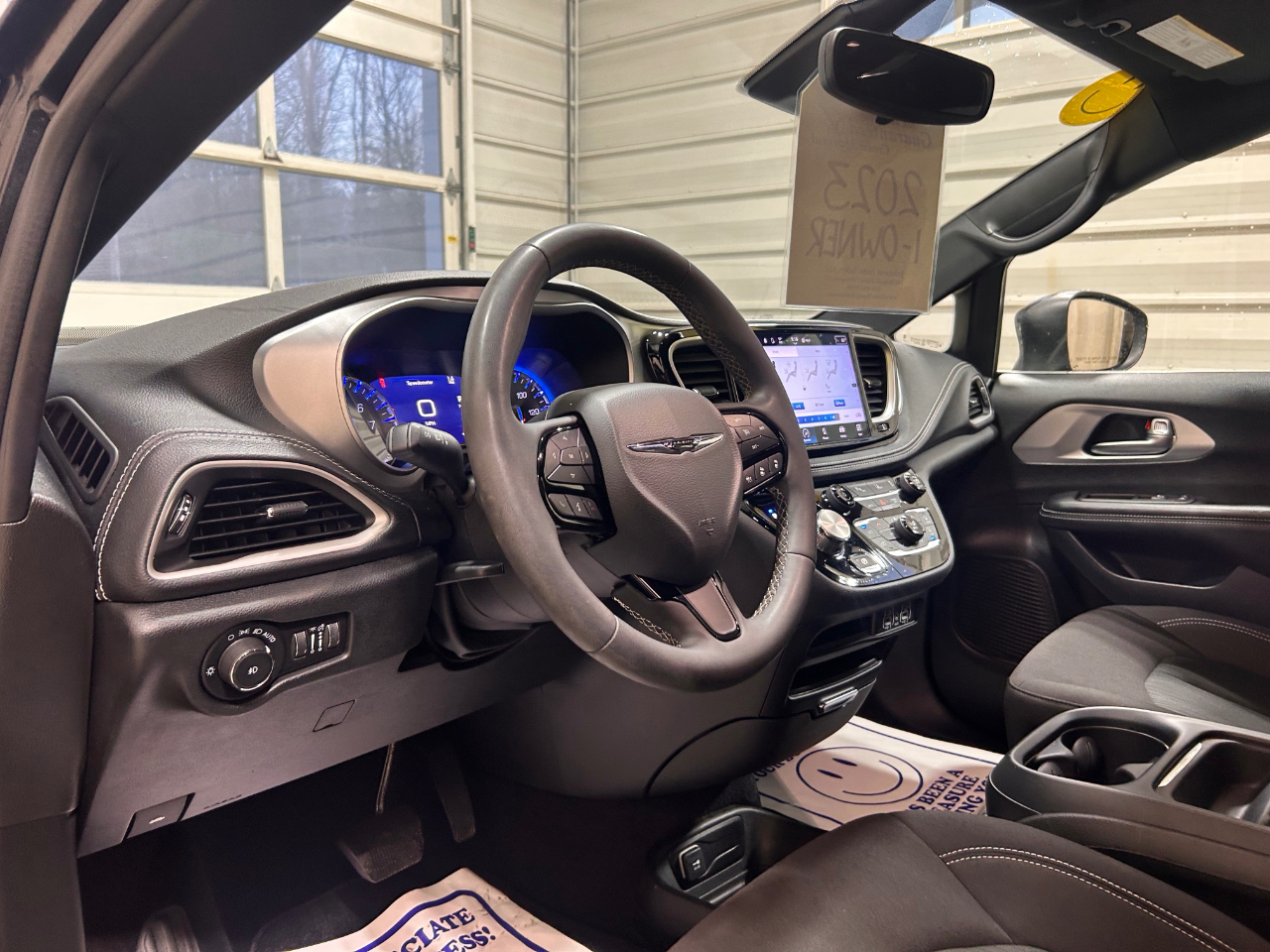 Chrysler Pacifica Touring FWD 2023