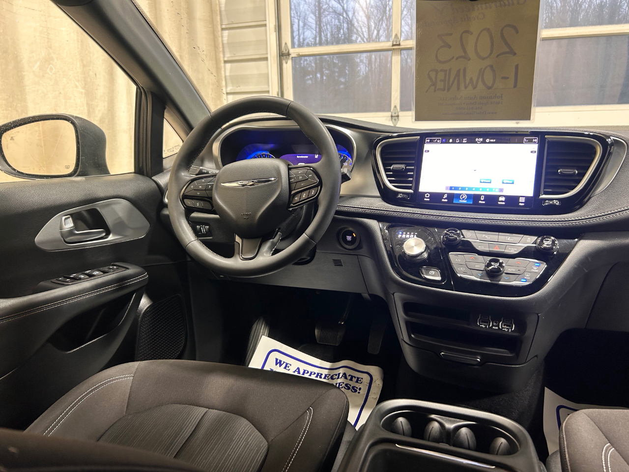 Chrysler Pacifica Touring FWD 2023