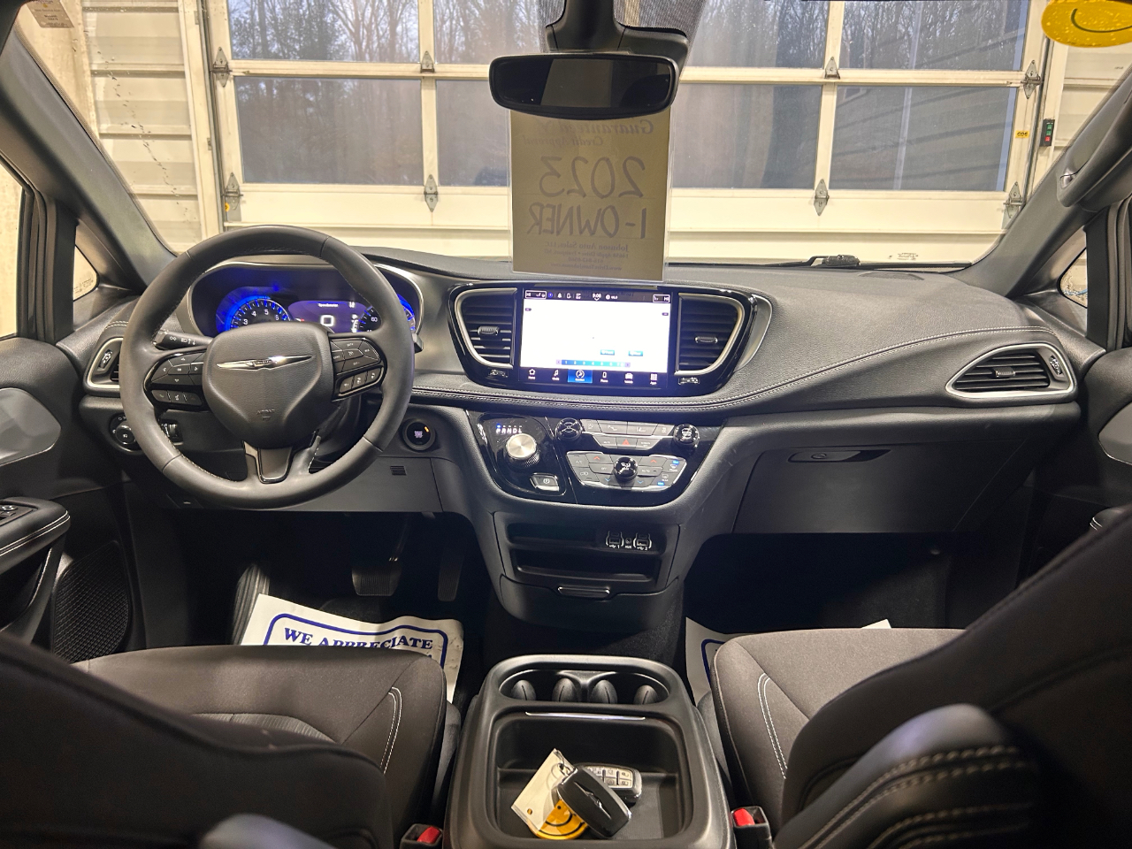 Chrysler Pacifica Touring FWD 2023