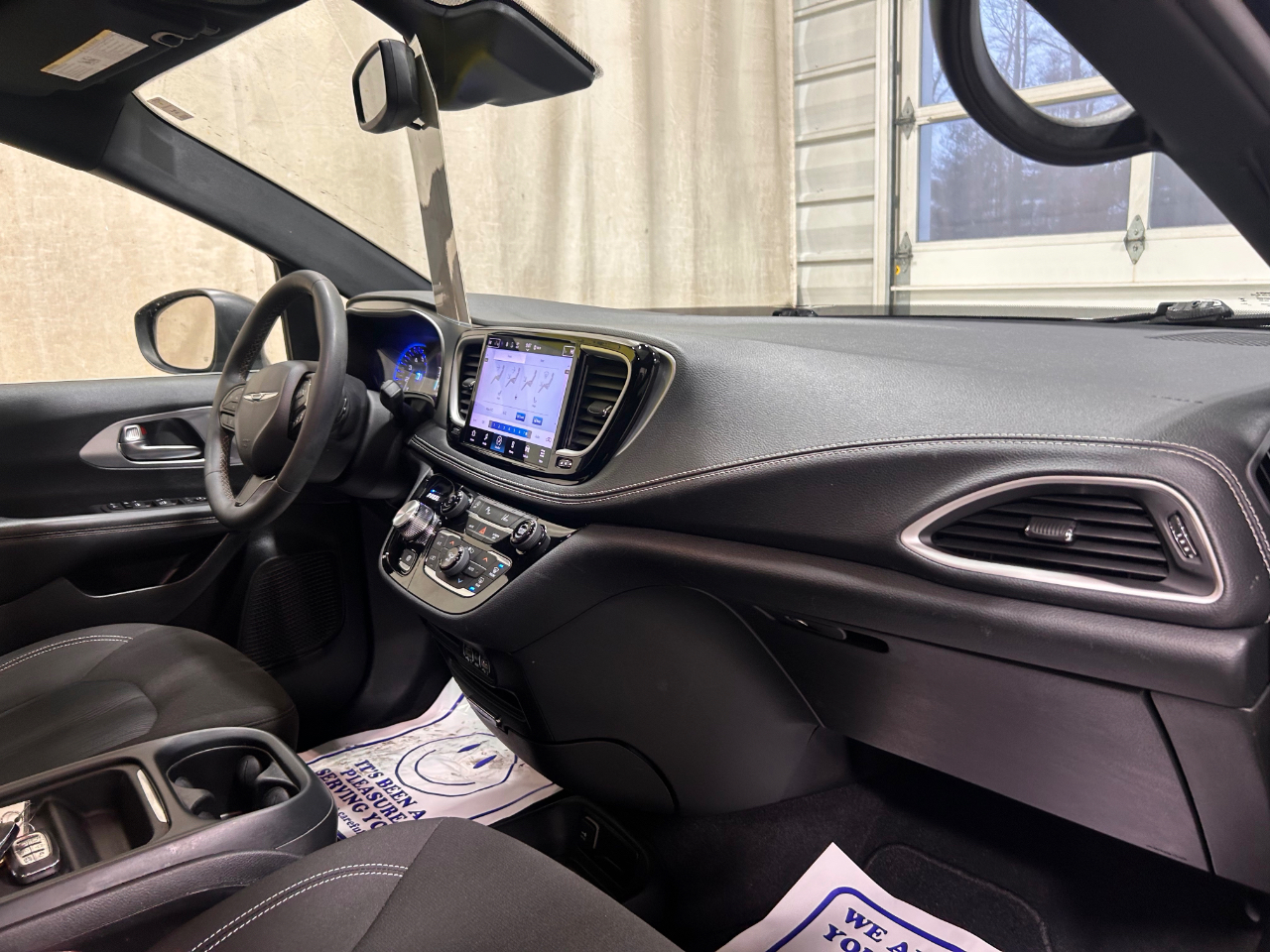 Chrysler Pacifica Touring FWD 2023