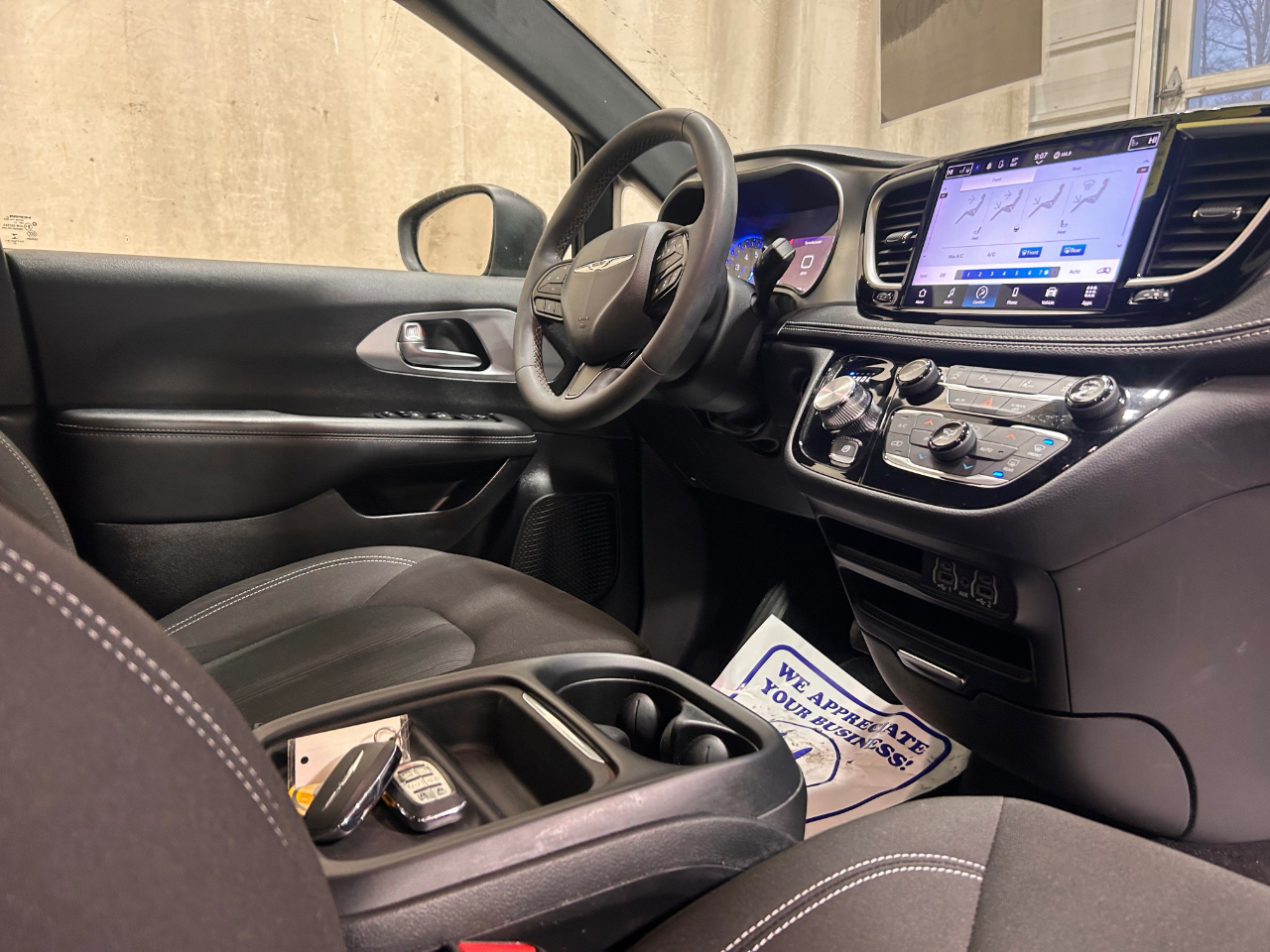 Chrysler Pacifica Touring FWD 2023