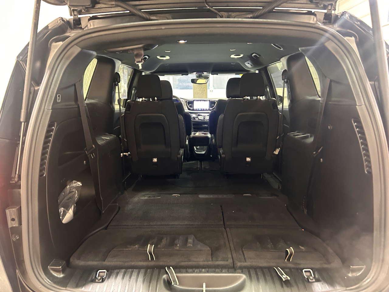 Chrysler Pacifica Touring FWD 2023