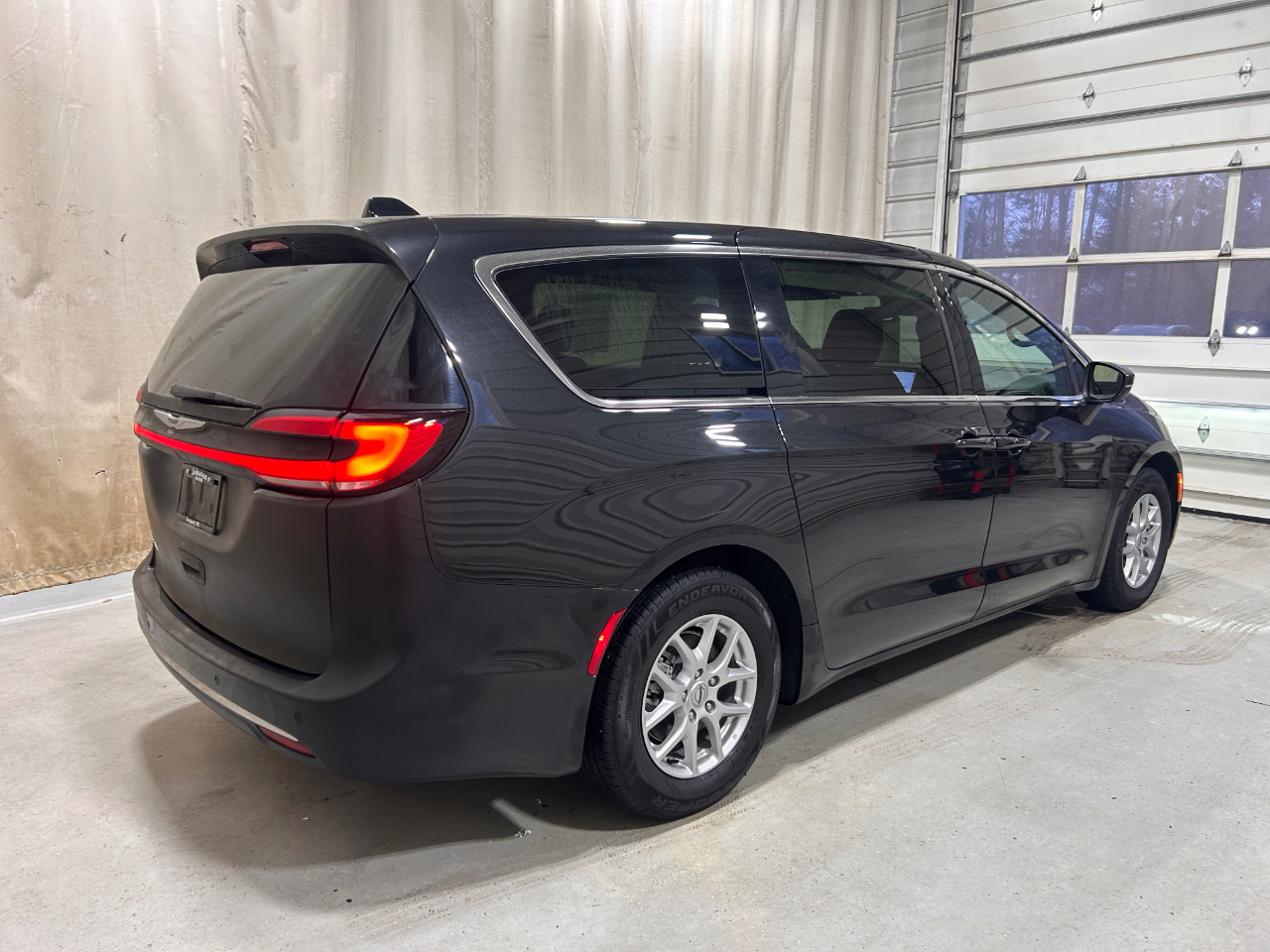 Chrysler Pacifica Touring FWD 2023