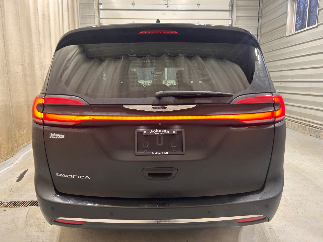 Chrysler Pacifica Touring FWD 2023