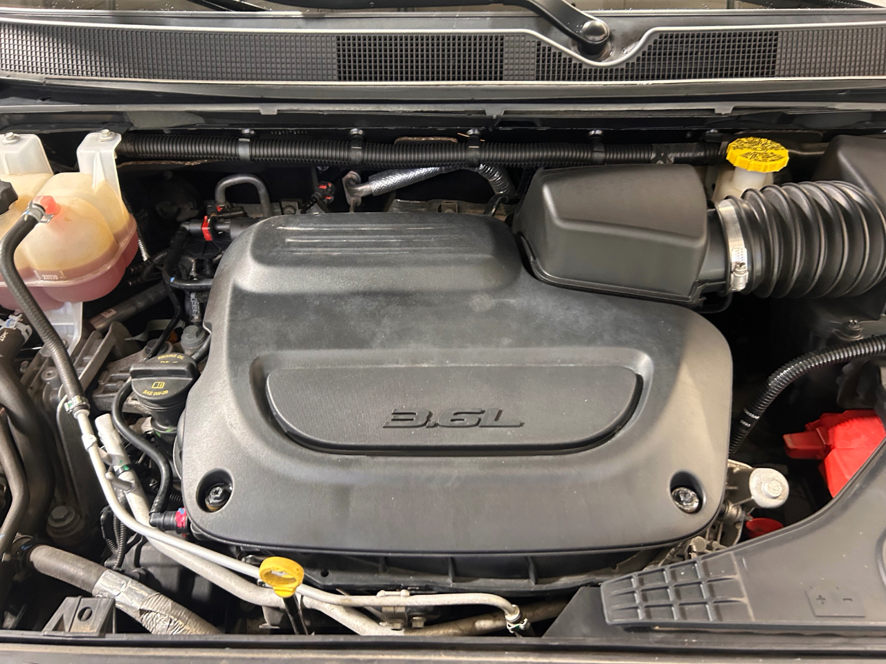 Chrysler Pacifica Touring FWD 2023