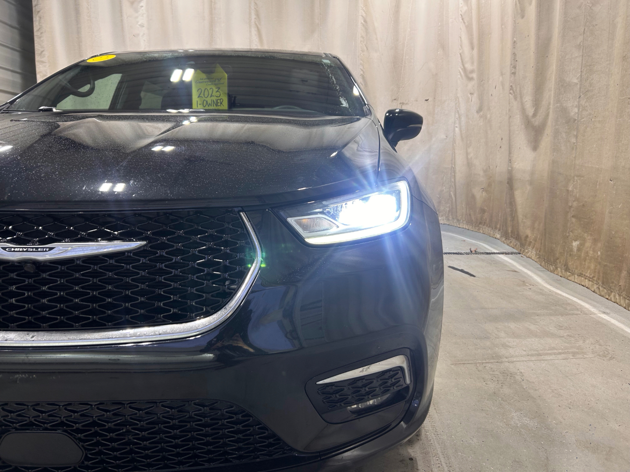 Chrysler Pacifica Touring FWD 2023