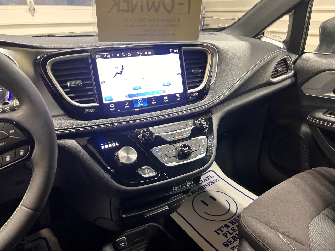 Chrysler Pacifica Touring FWD 2023