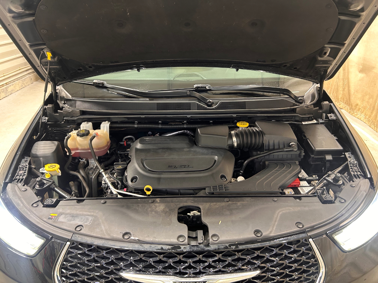 Chrysler Pacifica Touring FWD 2023