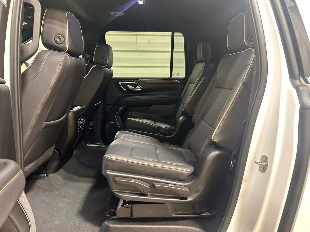 Chevrolet Suburban 4WD 4dr Premier 2023