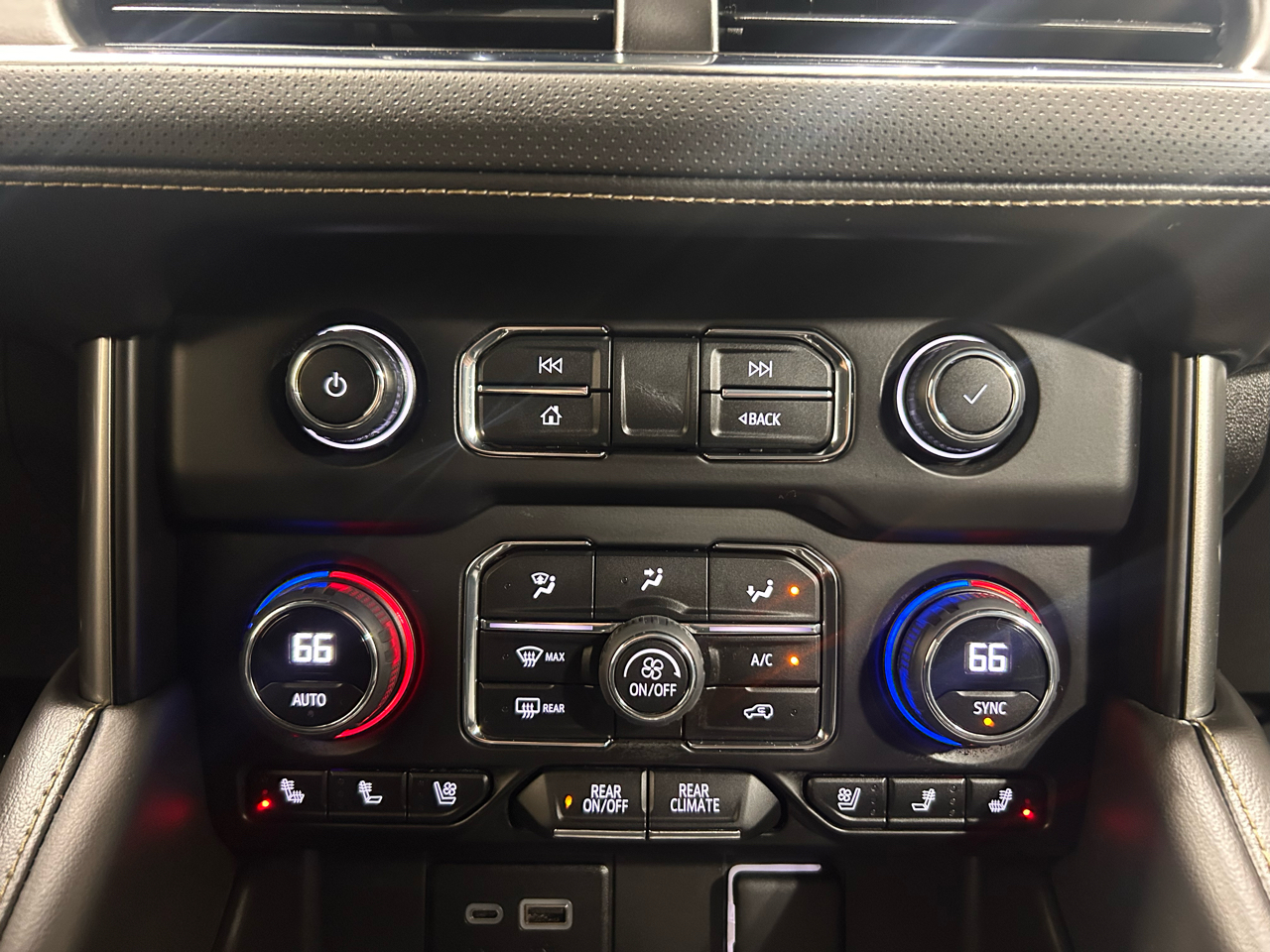 Chevrolet Suburban 4WD 4dr Premier 2023