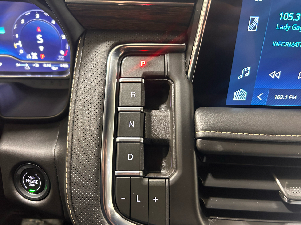 Chevrolet Suburban 4WD 4dr Premier 2023