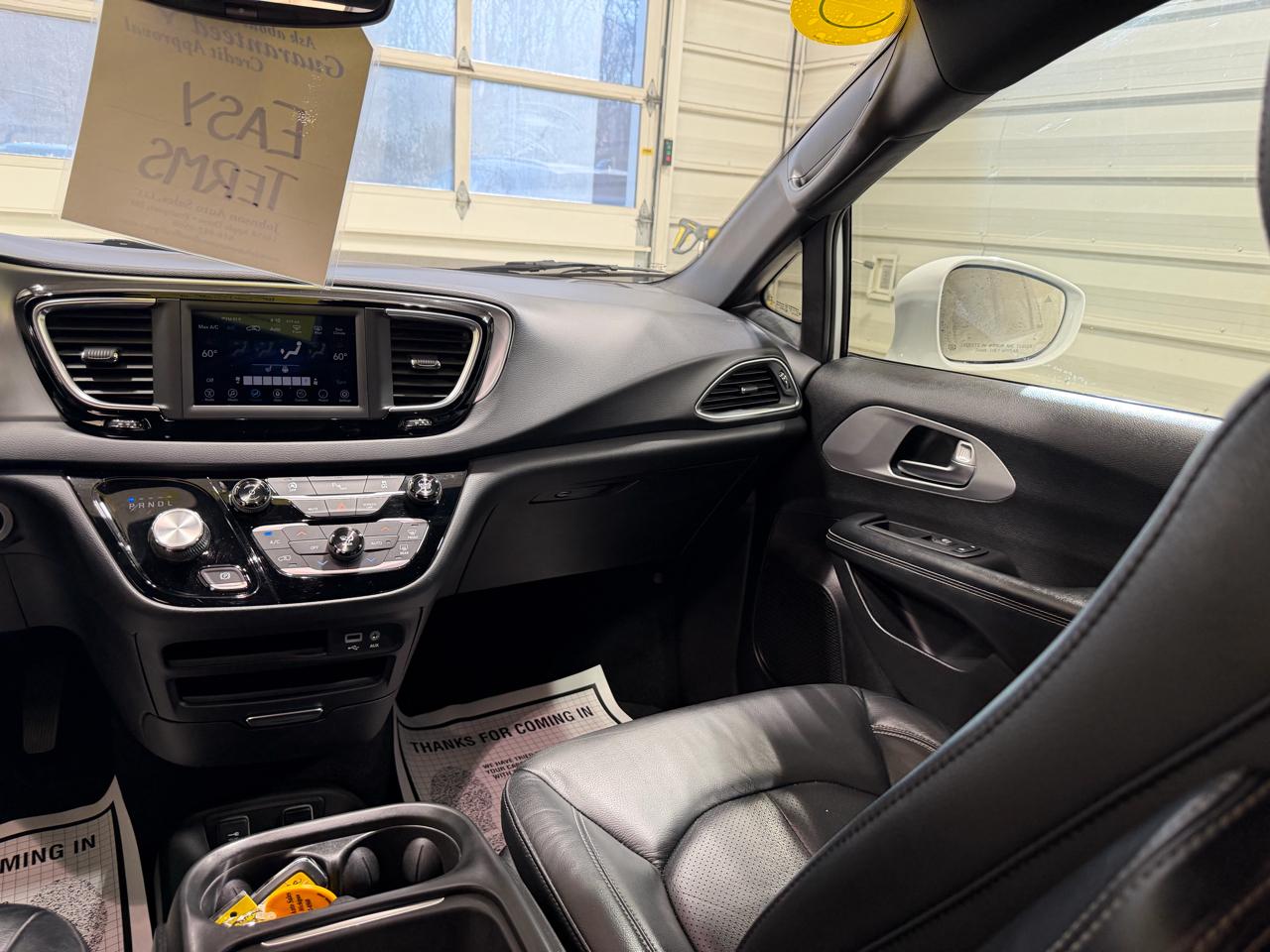 Chrysler Pacifica Touring L FWD 2019