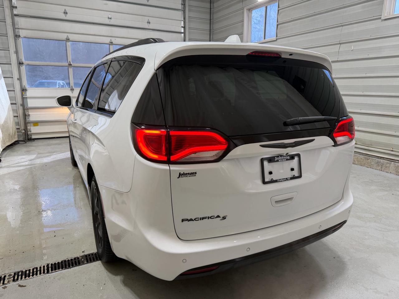 Chrysler Pacifica Touring L FWD 2019