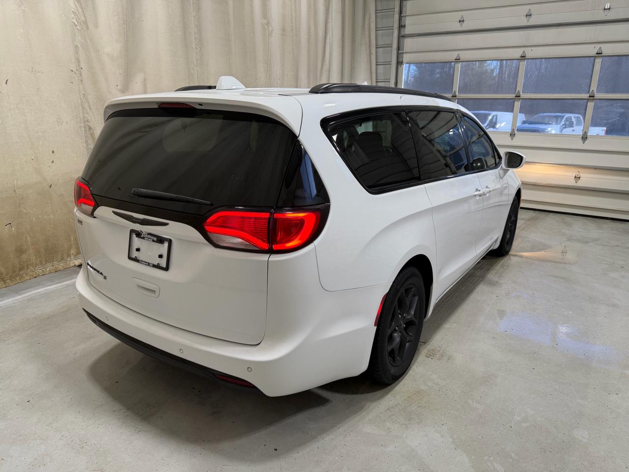 Chrysler Pacifica Touring L FWD 2019