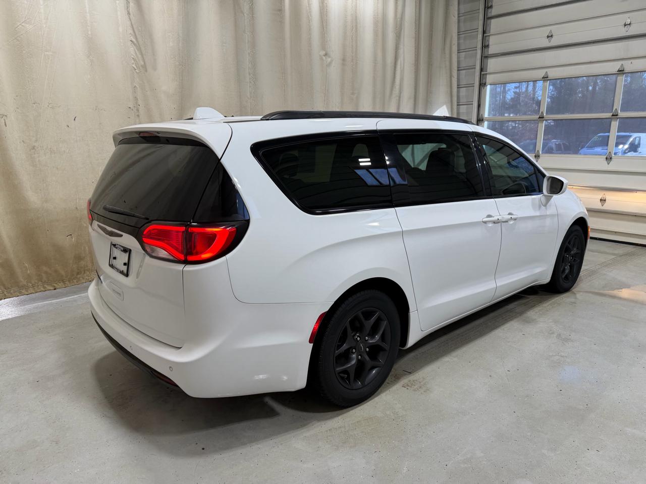 Chrysler Pacifica Touring L FWD 2019