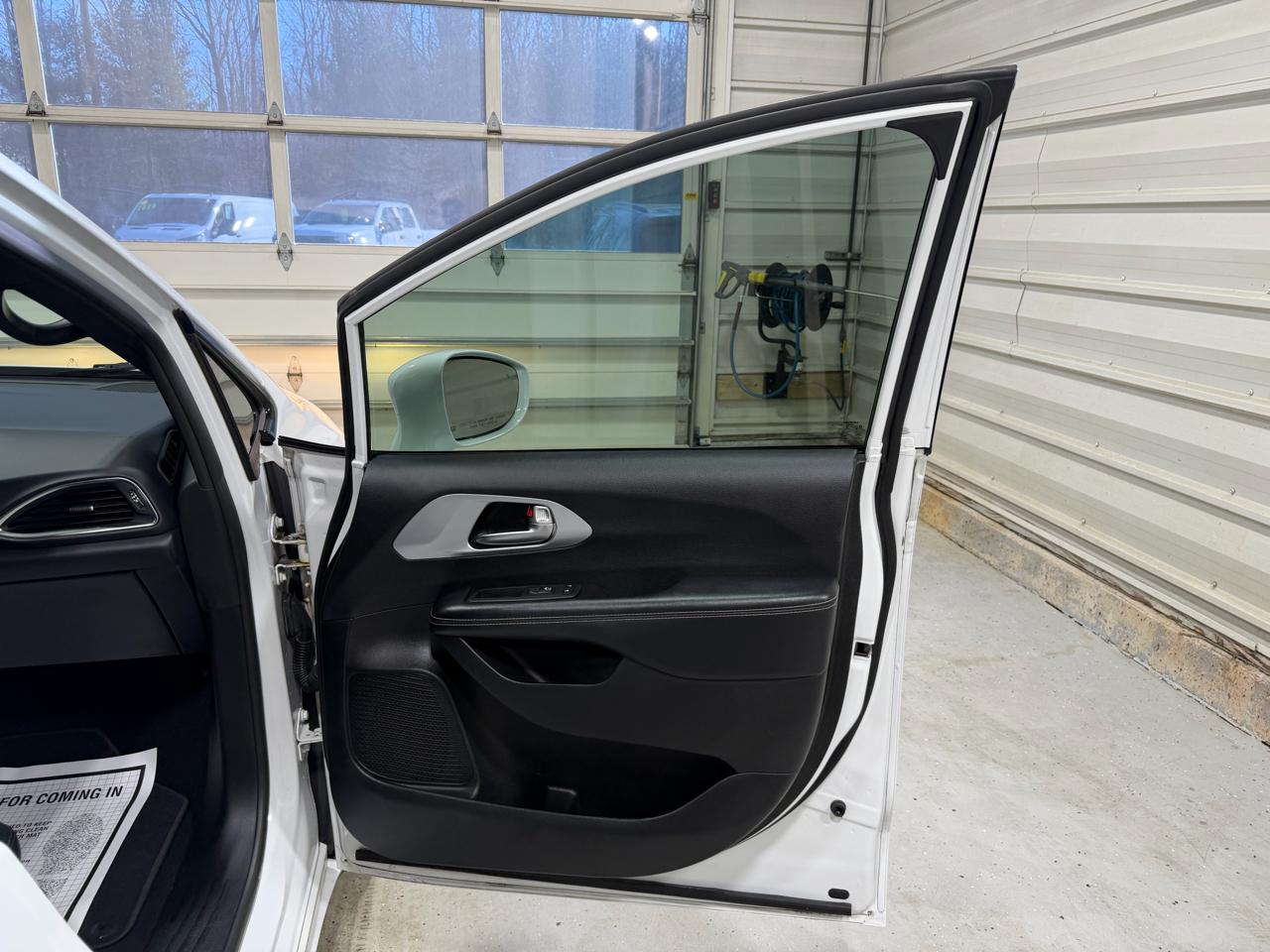 Chrysler Pacifica Touring L FWD 2019