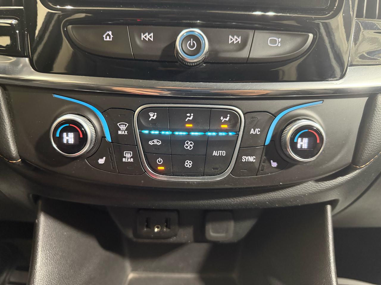 Chevrolet Traverse AWD 4dr LT Cloth w/1LT 2018