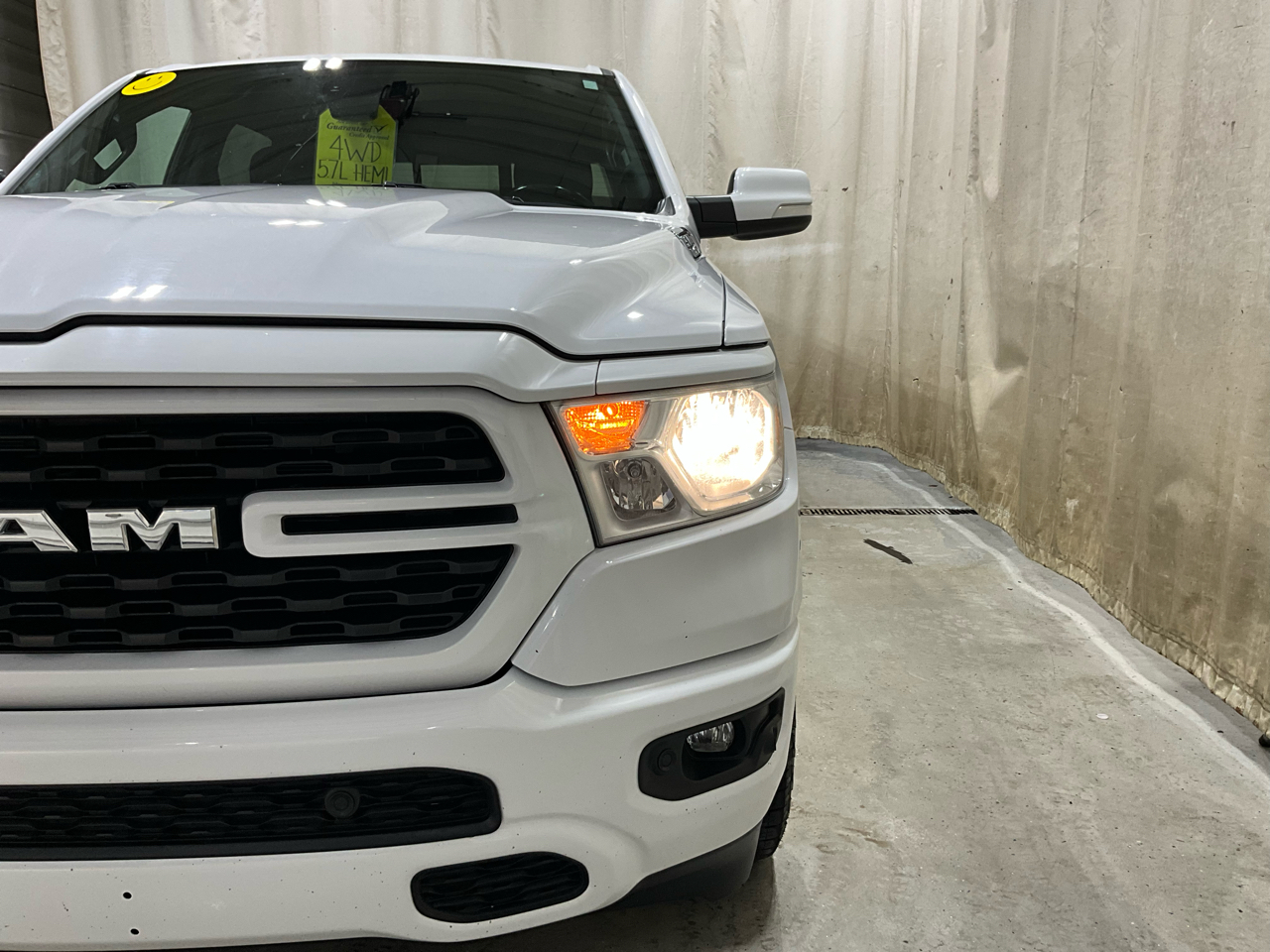 RAM 1500 Big Horn 4x4 Crew Cab 6'4" Box 2022