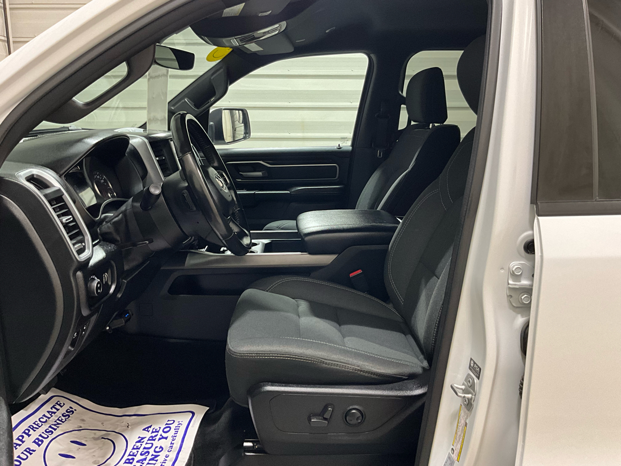 RAM 1500 Big Horn 4x4 Crew Cab 6'4" Box 2022