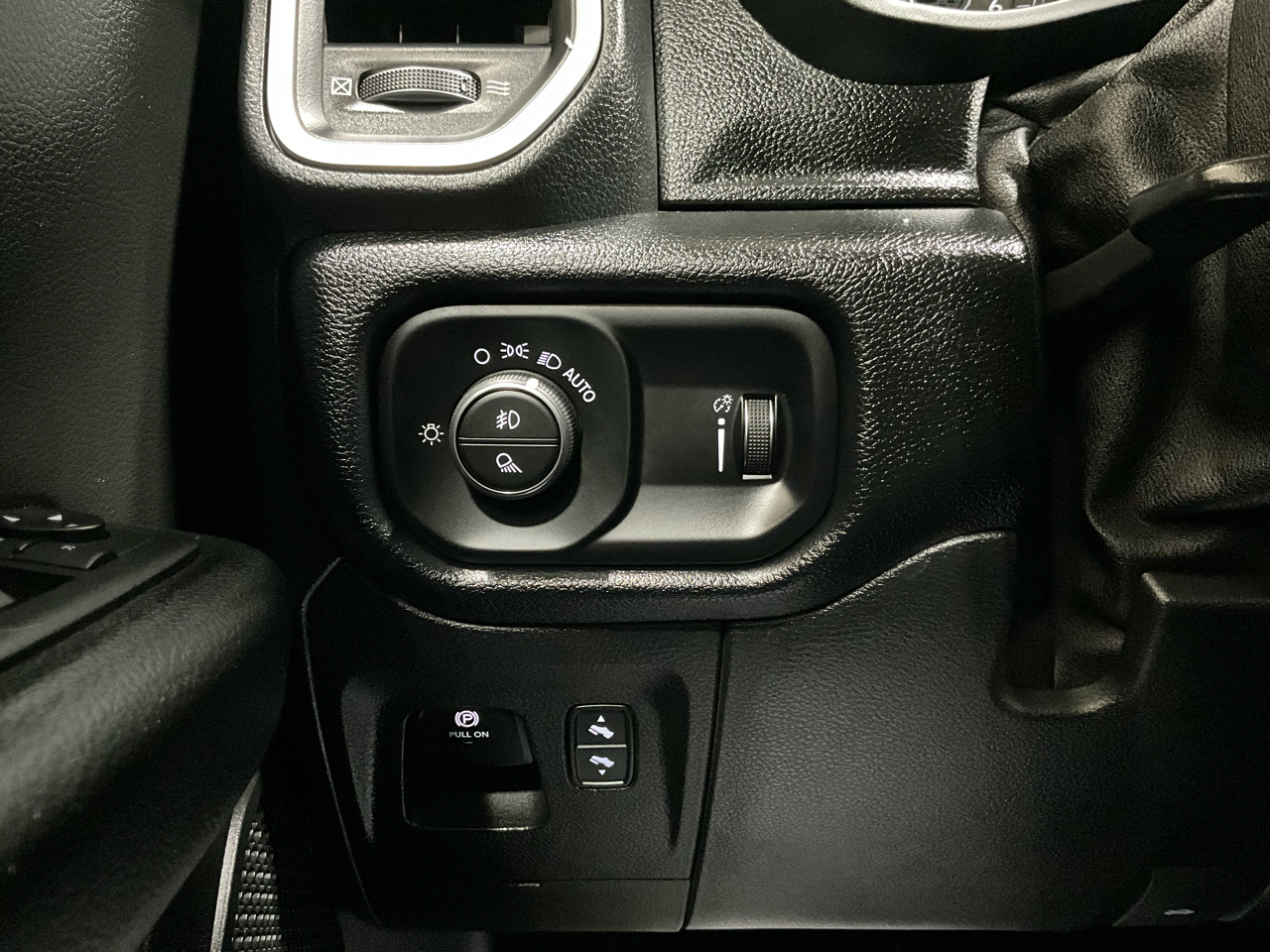 RAM 1500 Big Horn 4x4 Crew Cab 6'4" Box 2022