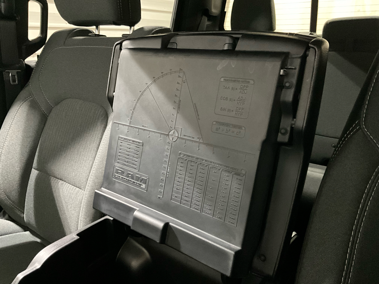 RAM 1500 Big Horn 4x4 Crew Cab 6'4" Box 2022