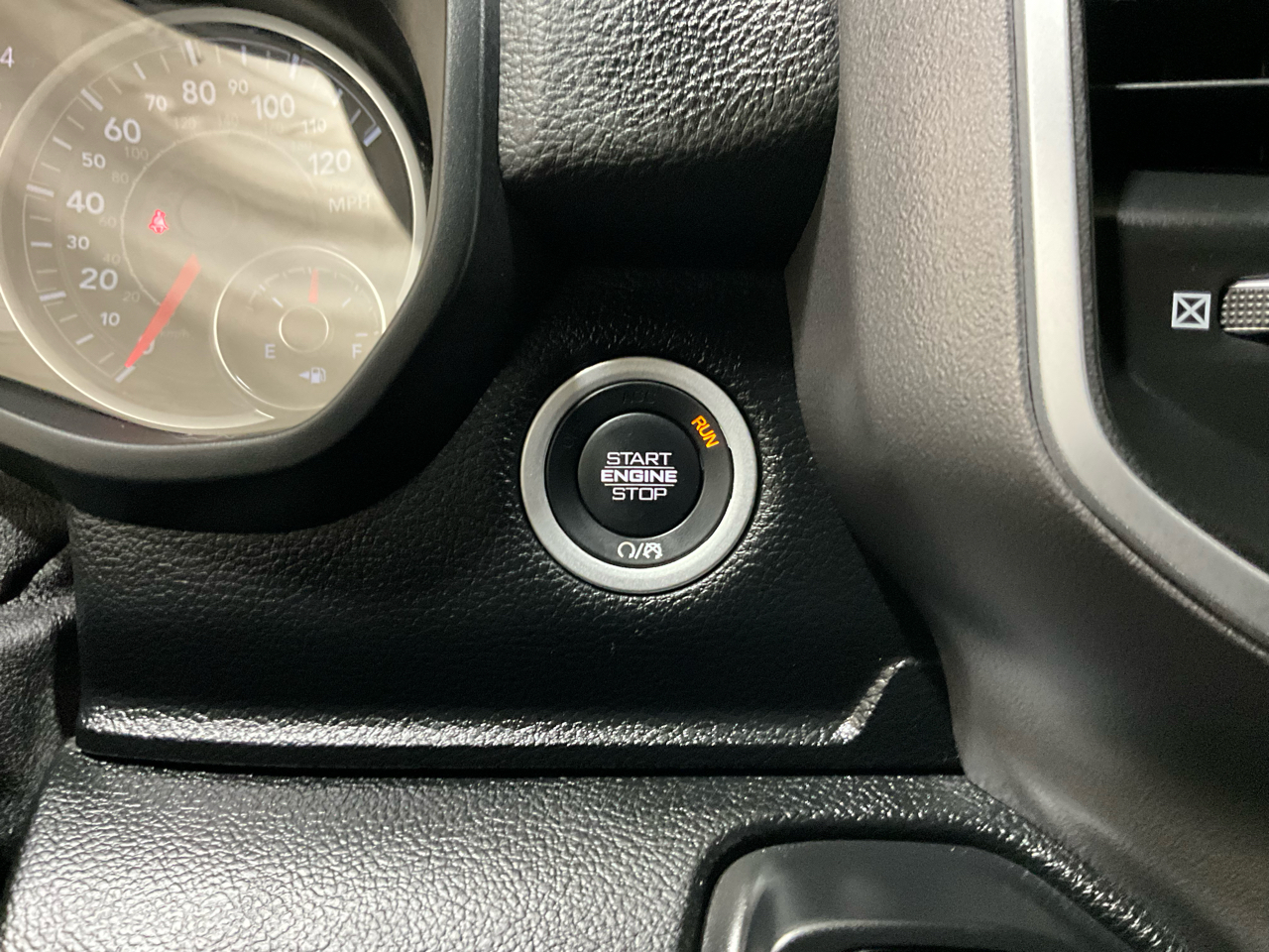 RAM 1500 Big Horn 4x4 Crew Cab 6'4" Box 2022