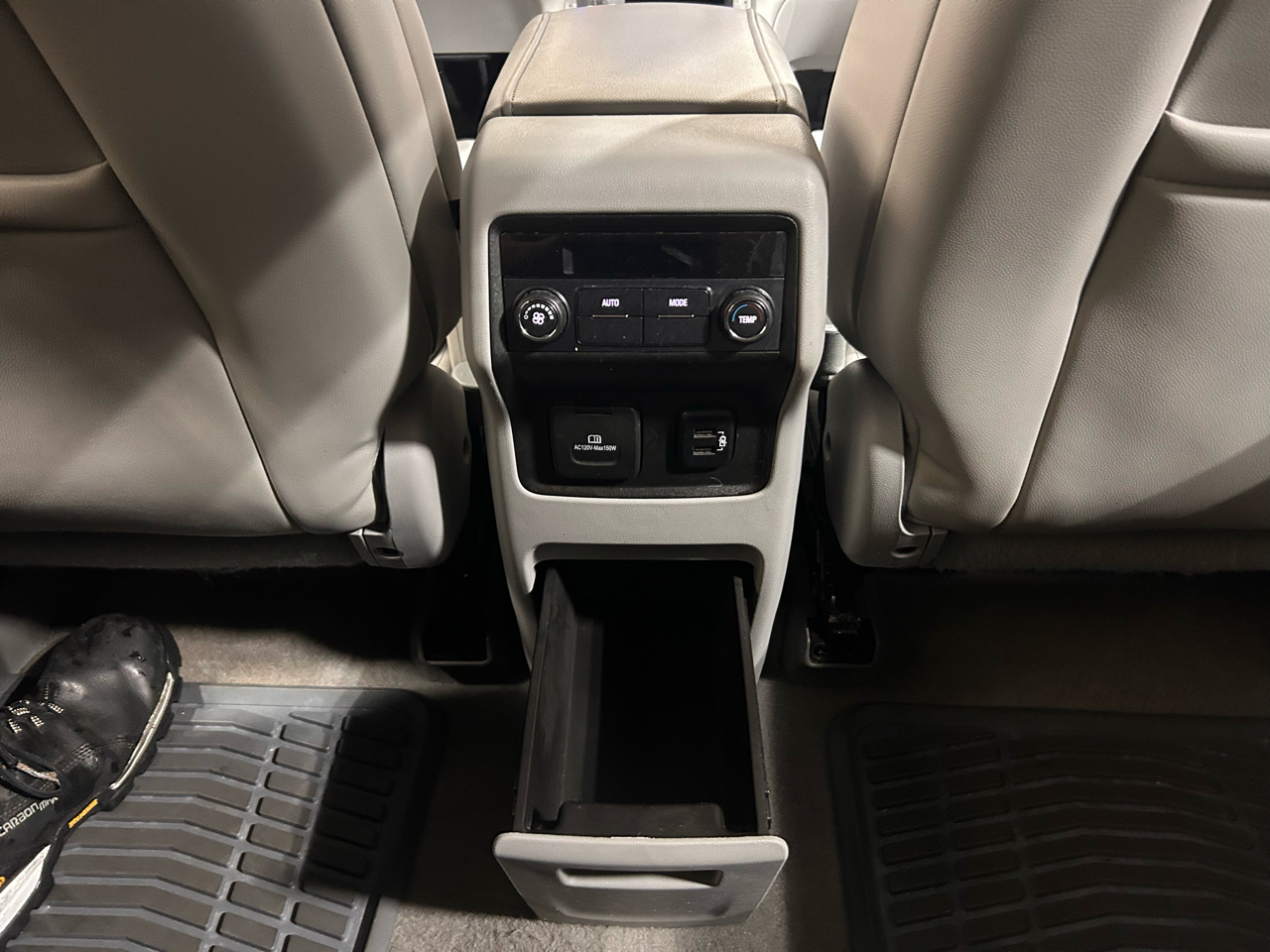 GMC Acadia FWD 4dr SLT w/SLT-1 2017