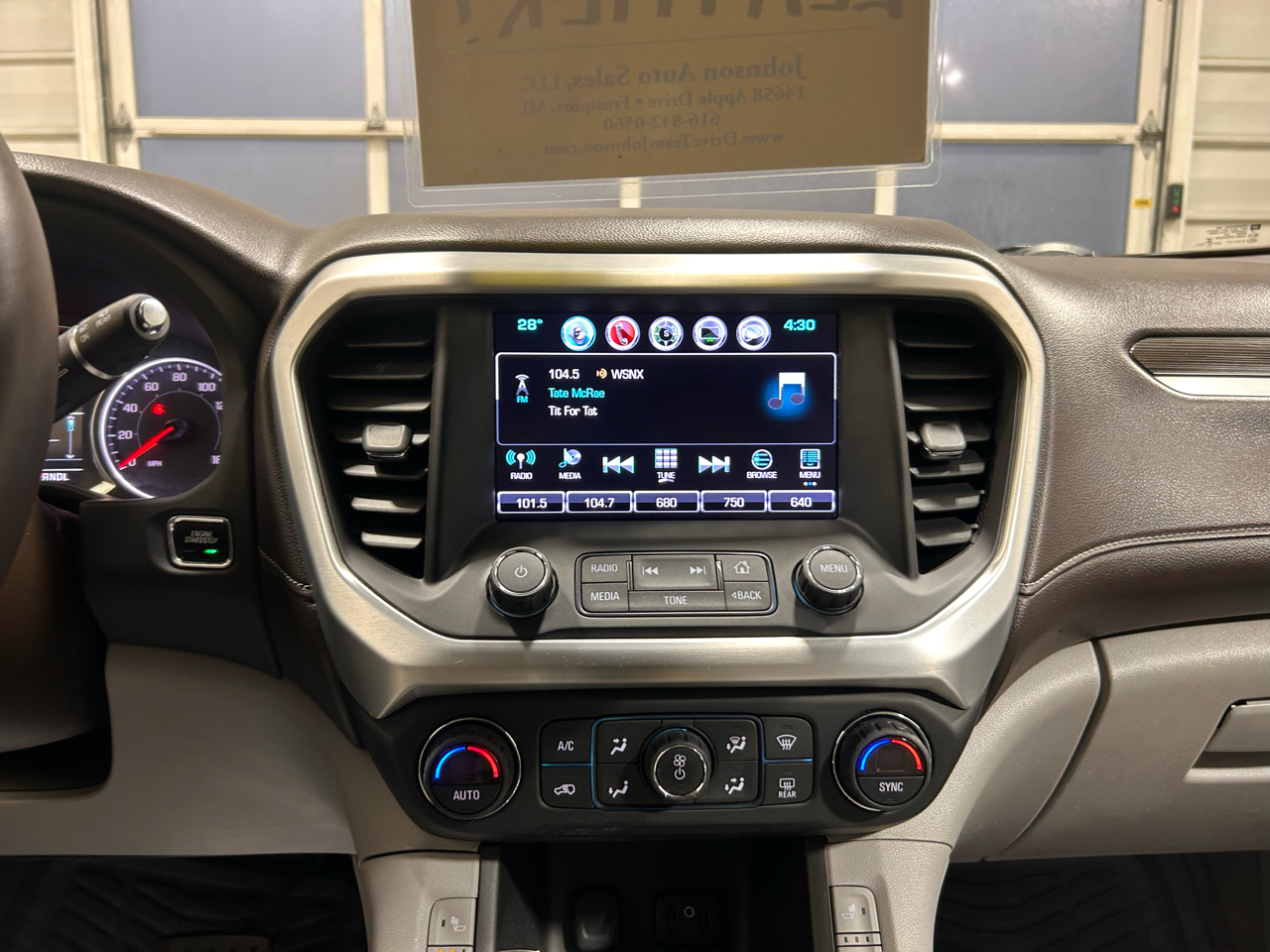 GMC Acadia FWD 4dr SLT w/SLT-1 2017