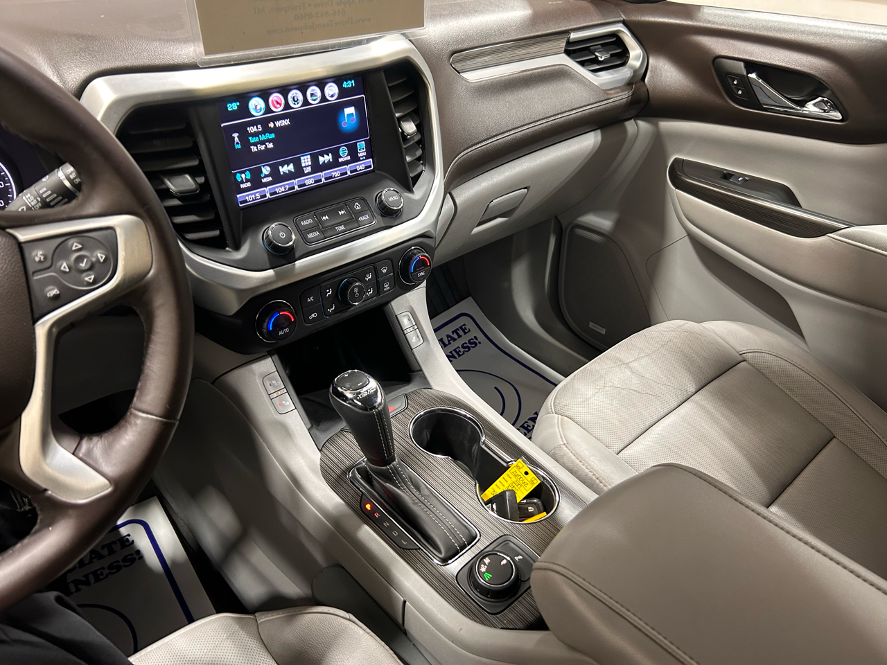 GMC Acadia FWD 4dr SLT w/SLT-1 2017