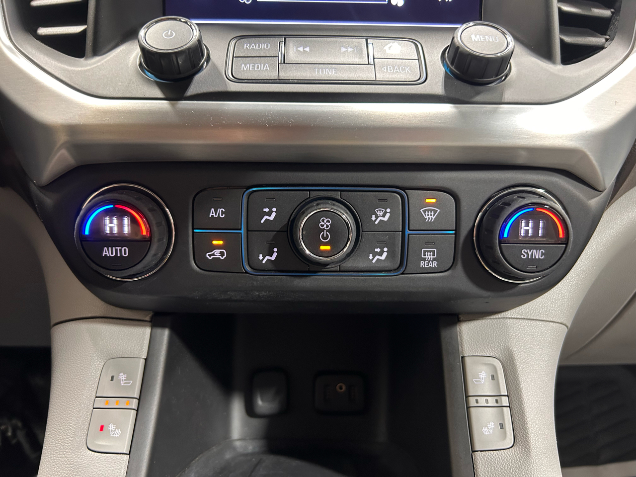 GMC Acadia FWD 4dr SLT w/SLT-1 2017