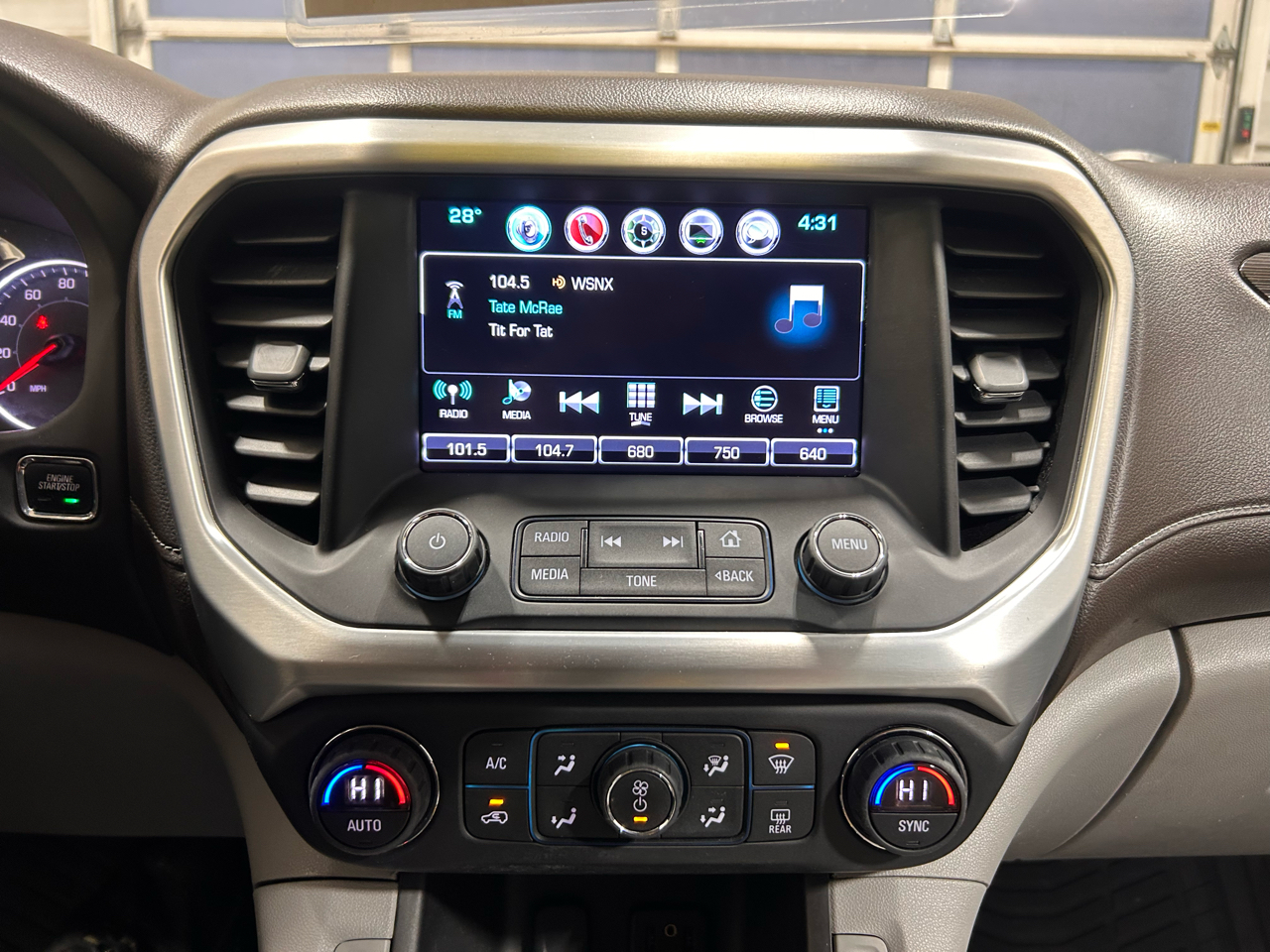 GMC Acadia FWD 4dr SLT w/SLT-1 2017