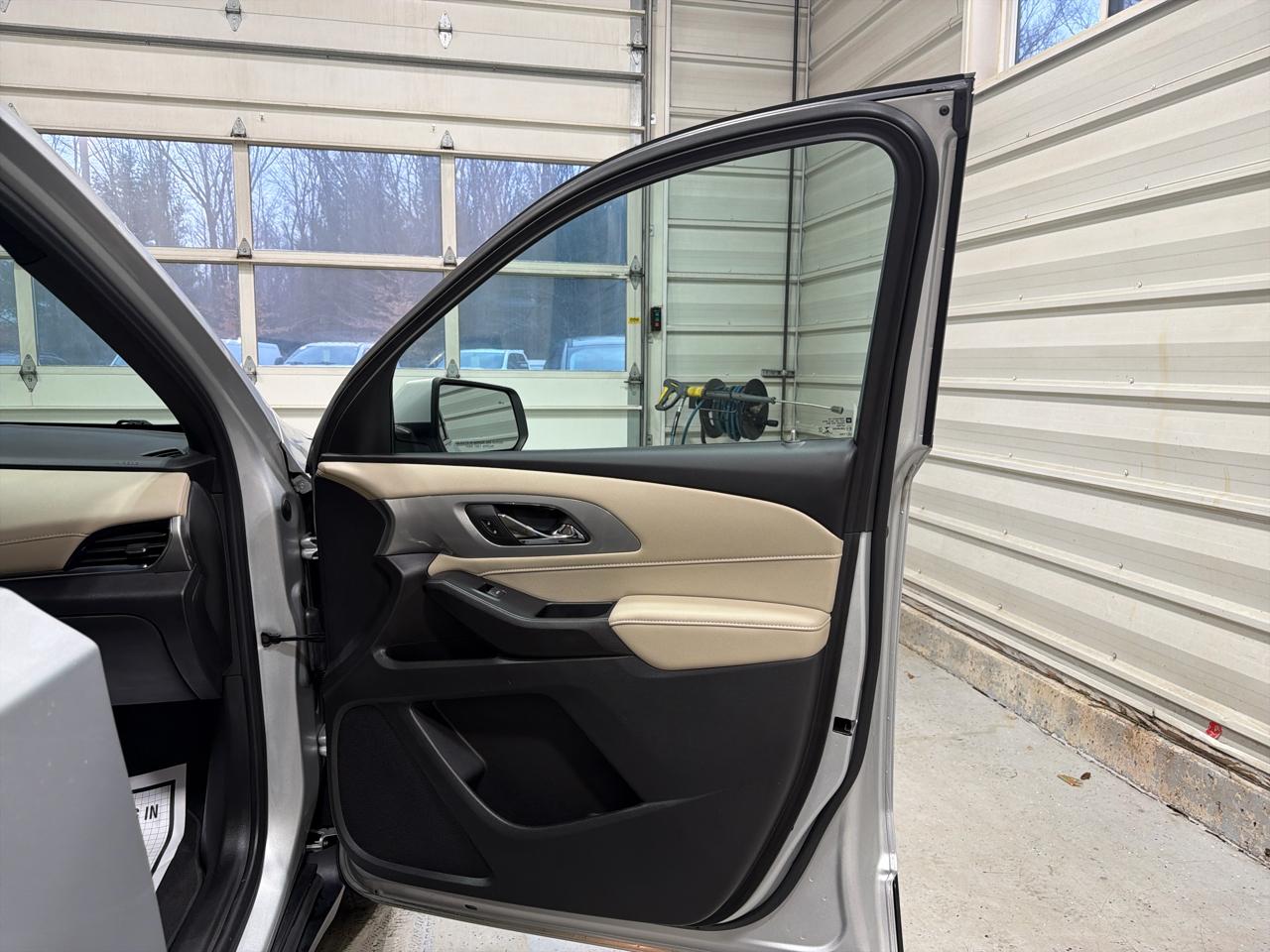 Chevrolet Traverse FWD 4dr LT Leather 2022