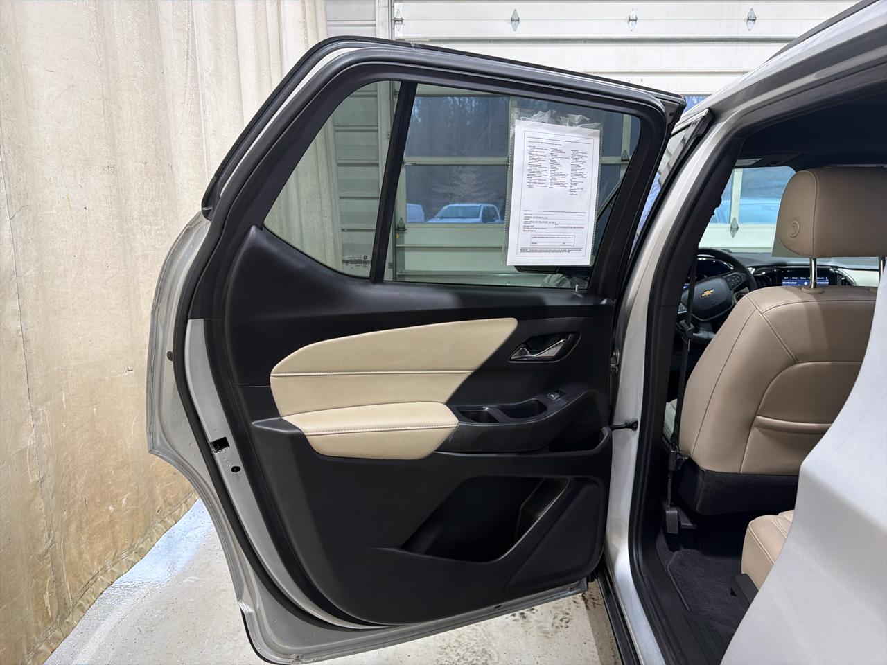 Chevrolet Traverse FWD 4dr LT Leather 2022