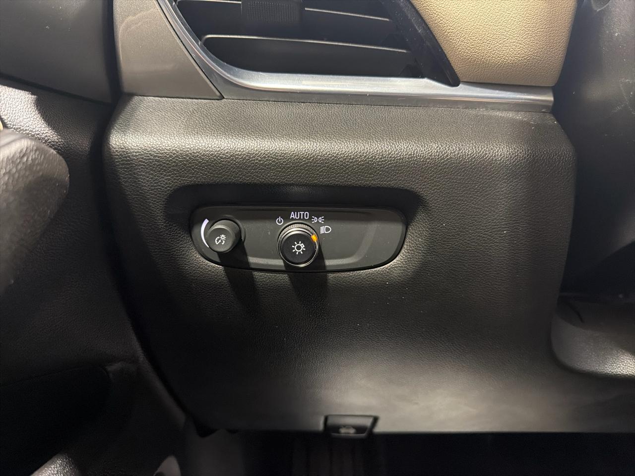 Chevrolet Traverse FWD 4dr LT Leather 2022