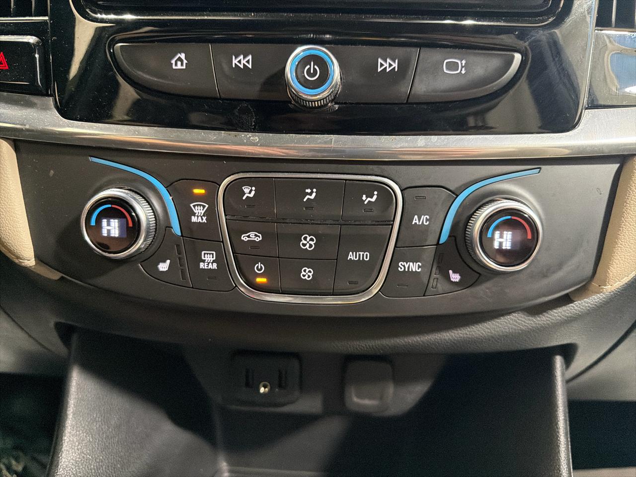 Chevrolet Traverse FWD 4dr LT Leather 2022