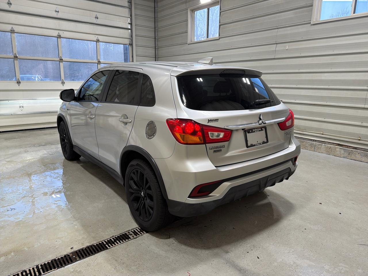 Mitsubishi Outlander Sport ES 2.0 CVT 2018