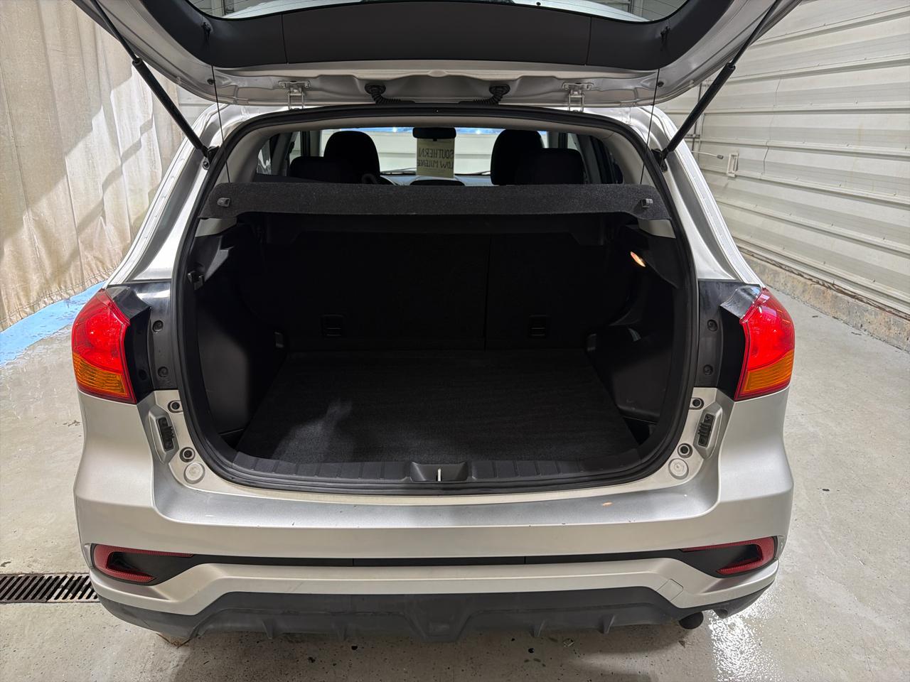 Mitsubishi Outlander Sport ES 2.0 CVT 2018