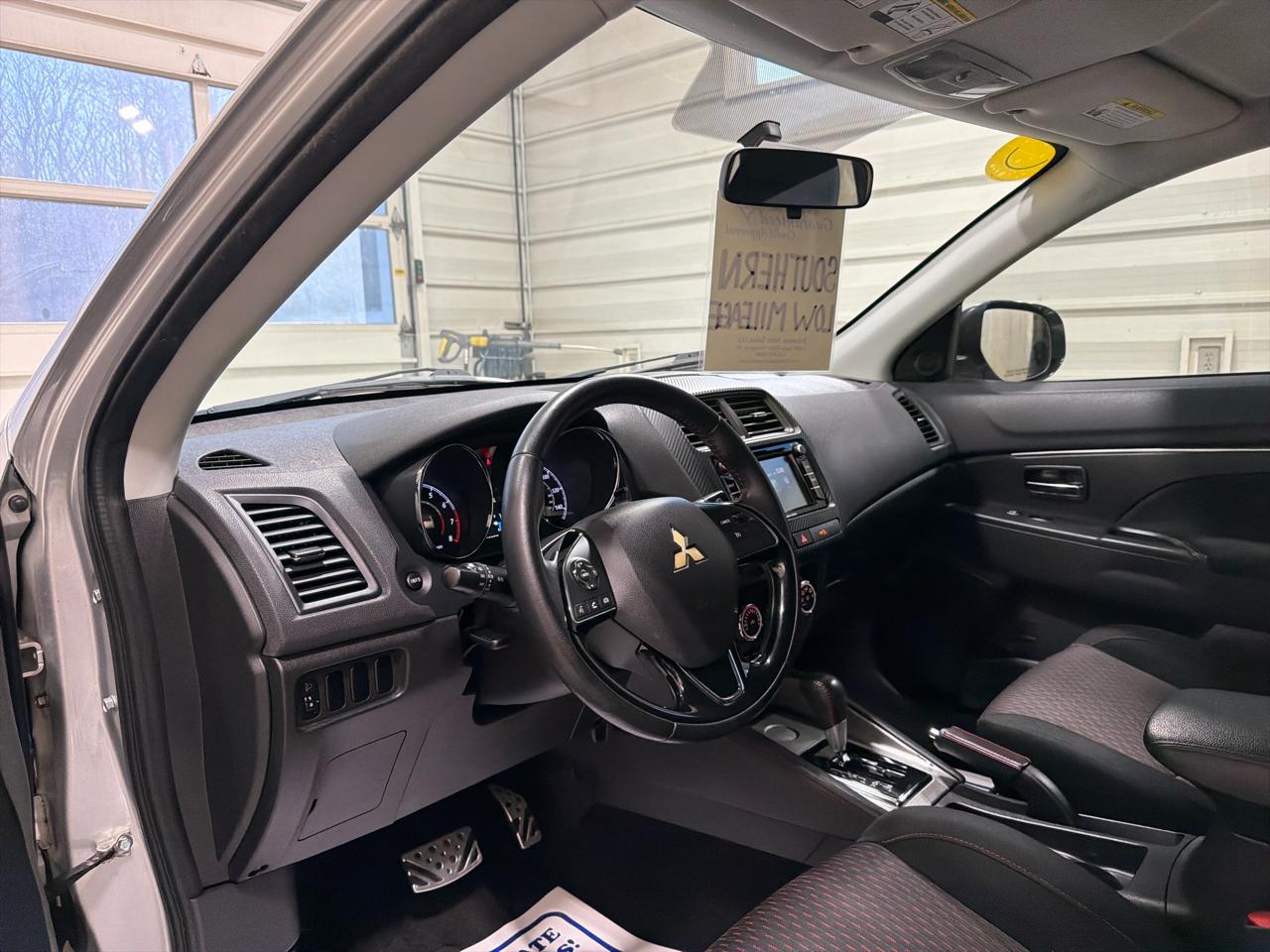 Mitsubishi Outlander Sport ES 2.0 CVT 2018